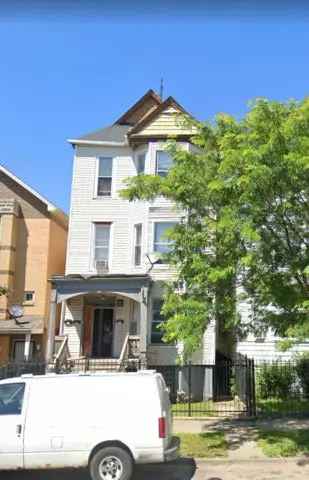 Multi-family house For Sale in 2916, East 91st Street, Chicago, Illinois