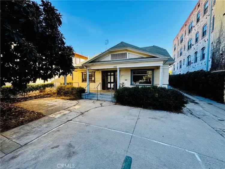 Multi-family house For Sale in 1730, North Kenmore Avenue, Los Angeles, California