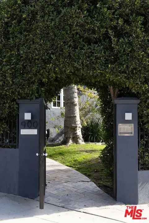 Single-family house For Sale in Los Angeles, California