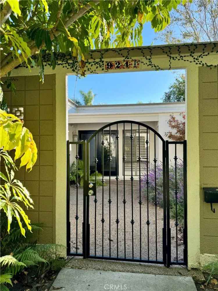 Co-op For Sale in 924, Avenida Majorca, Laguna Woods, California