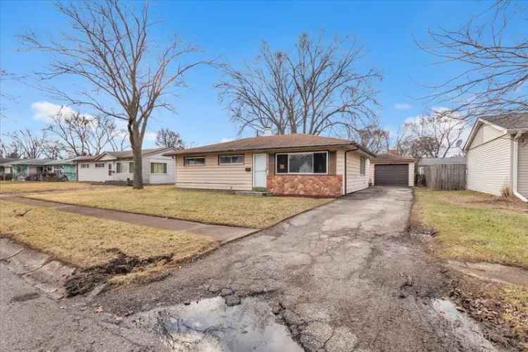 Single-family house For Sale in 7728, Chestnut Avenue, Hammond, Indiana