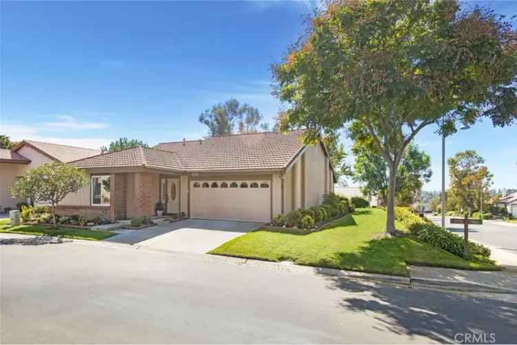 Single-family house For Sale in 27792, Via Granados, Mission Viejo, California