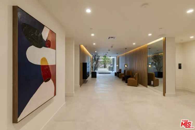 Condo For Sale in Los Angeles, California