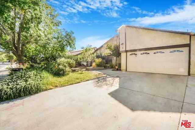 Single-family house For Sale in Lancaster, California