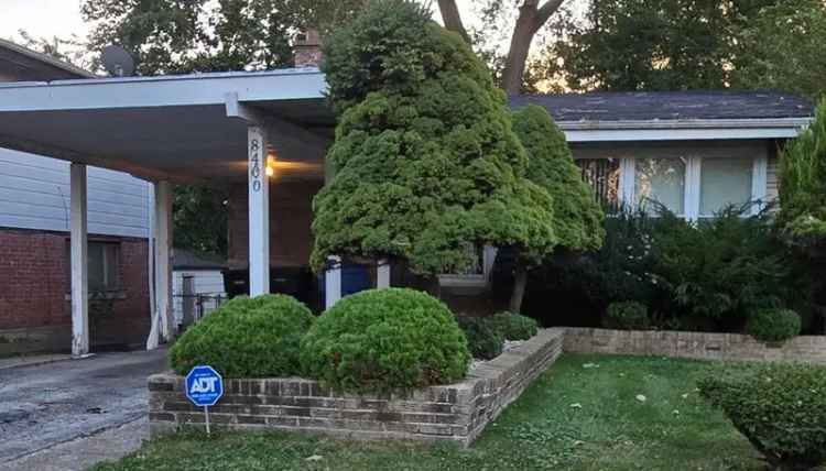 Single-family house For Sale in 8400, South Kenwood Avenue, Chicago, Illinois