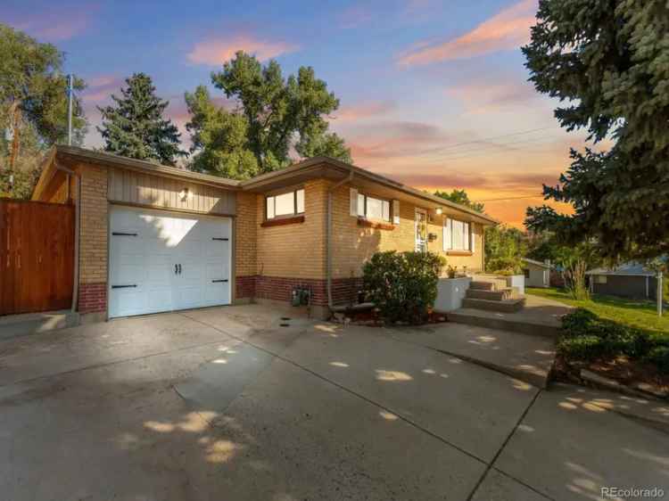 Single-family house For Sale in 4890, South Inca Street, Englewood, Colorado