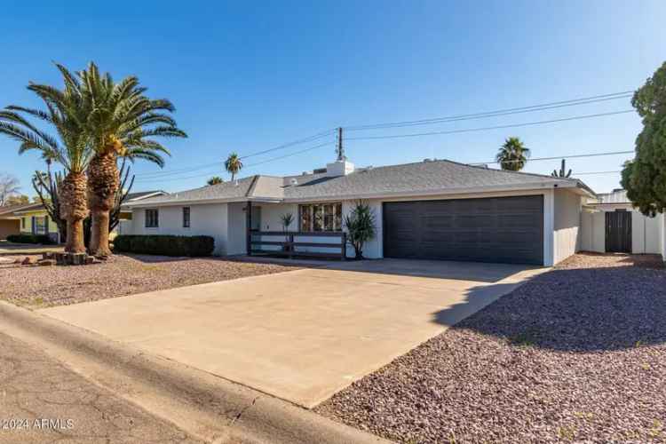 Single-family house For Sale in 7513, East Minnezona Avenue, Scottsdale, Arizona