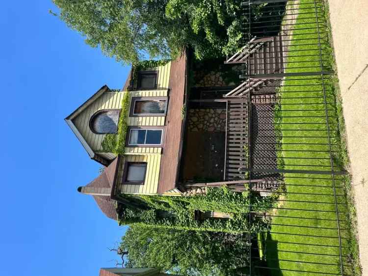 Single-family house For Sale in 7832, South Lowe Avenue, Chicago, Illinois