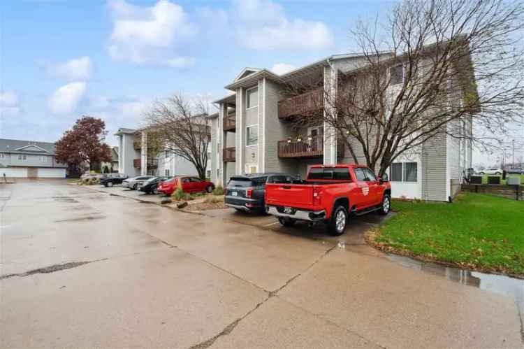 Single-family house For Sale in 130, Shannon Drive, North Liberty, Iowa