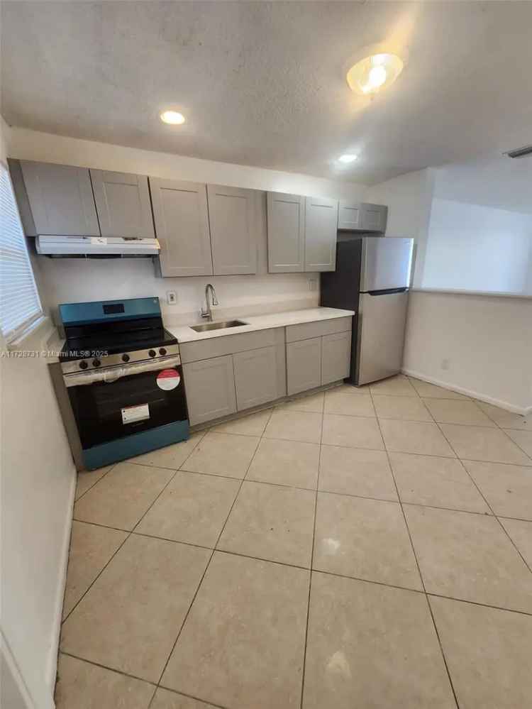 Multi-family house For Sale in 711, 14th Street, West Palm Beach, Florida