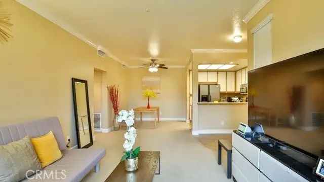 Single-family house For Sale in 225, Gallery Way, Tustin, California