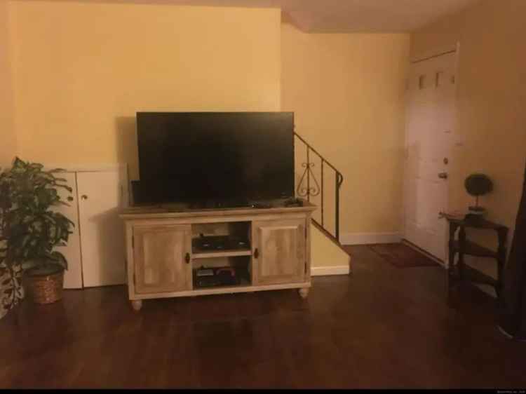 Condo For Sale in 101, Karen Court, Bridgeport, Connecticut