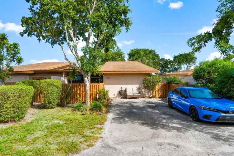 House For Sale in Boynton Beach, Florida