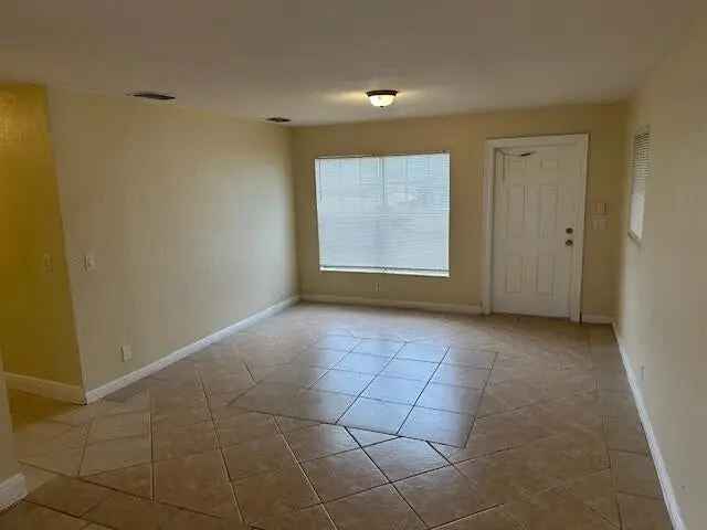 Single-family house For Sale in 2137, Longwood Road, West Palm Beach, Florida