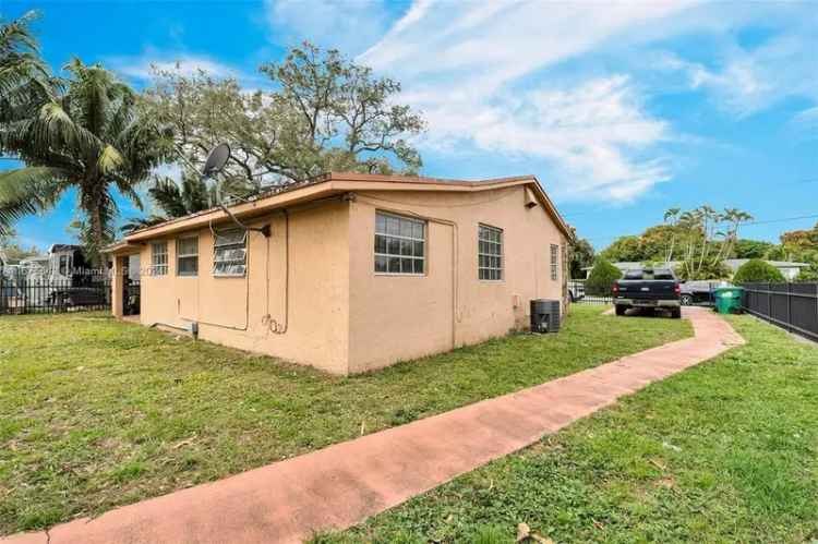 Multi-family house For Sale in 1900, Northwest 88th Street, Hialeah, Florida