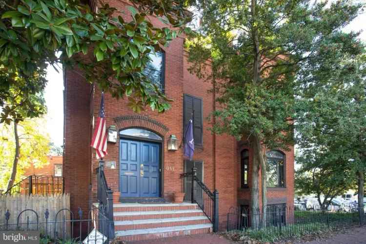 Single-family house For Sale in 1, D Street Southeast, Washington, District of Columbia