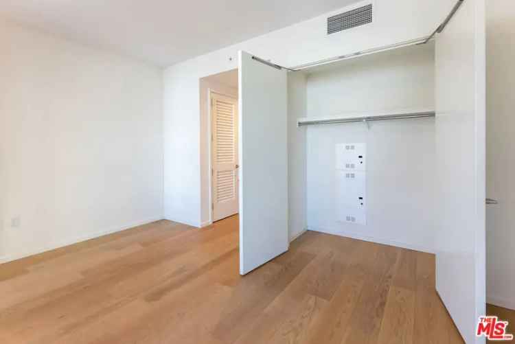 Condo For Sale in 877, Francisco Street, Los Angeles, California