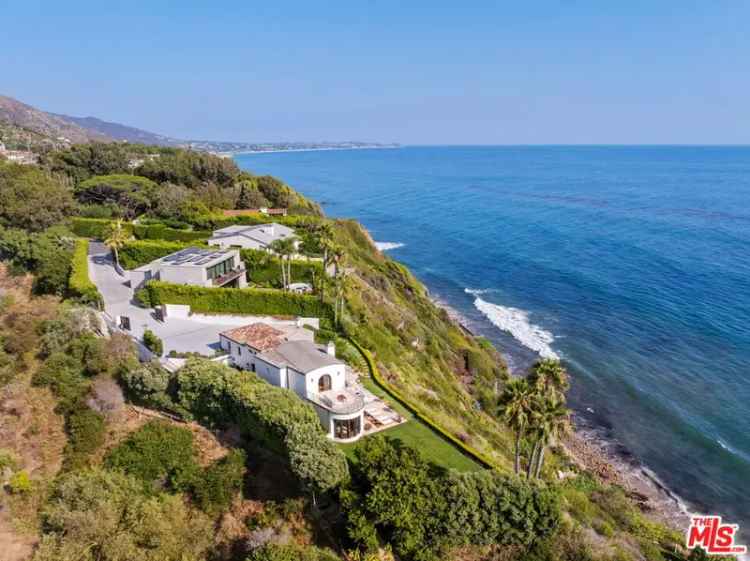 Single-family house For Sale in 32804, Pacific Coast Highway, Malibu, California