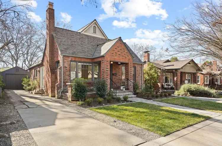 Single-family house For Sale in 1836, Commercial Way, Sacramento, California