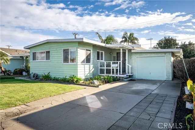 Single-family house For Sale in 3464, Senasac Avenue, Long Beach, California