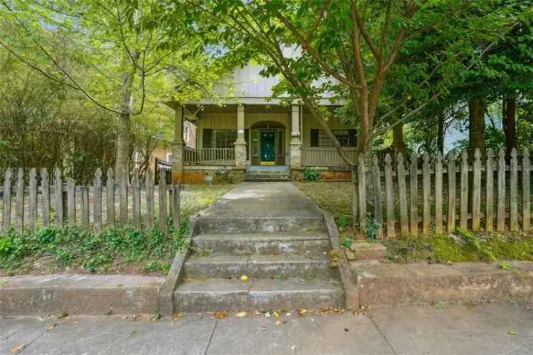 Single-family house For Sale in 1238, Greenwich Street Southwest, Atlanta, Georgia