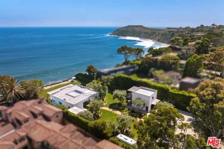 Single-family house For Sale in Malibu, California