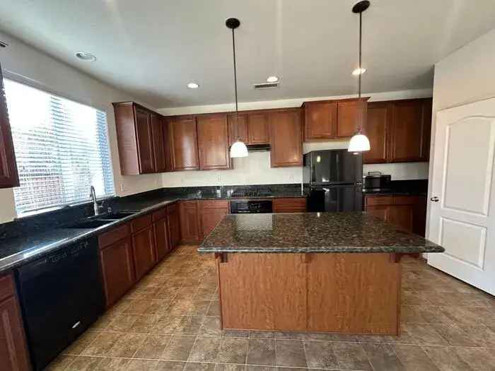 3 Bedroom 2.5 Bath Home for Rent in Reno