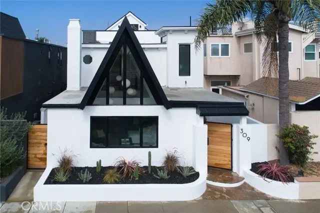 Single-family house For Sale in 309, Walnut Street, Newport Beach, California