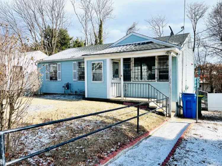 Single-family house For Sale in 100, Monroe Avenue, Waterbury, Connecticut