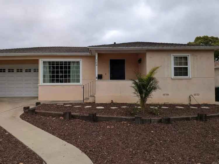 Single-family house For Sale in 164, G Street, Chula Vista, California