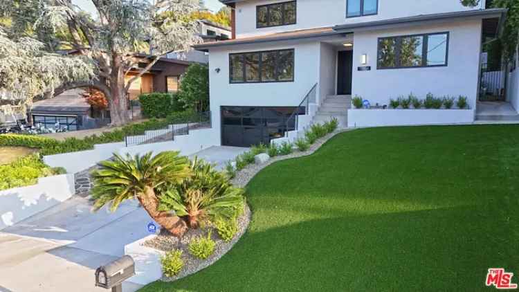 Single-family house For Sale in 15204, Valley Vista Boulevard, Los Angeles, California