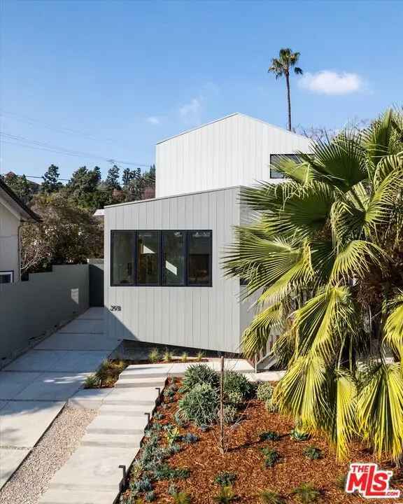 Single-family house For Sale in 2931, Maxwell Street, Los Angeles, California