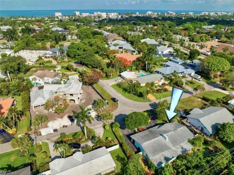 Single-family house For Sale in Naples, Florida