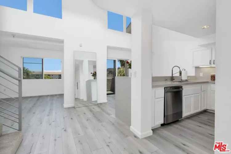 Condo For Sale in Los Angeles, California