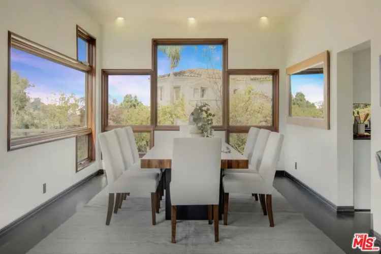 Single-family house For Sale in 2125, Kew Drive, Los Angeles, California