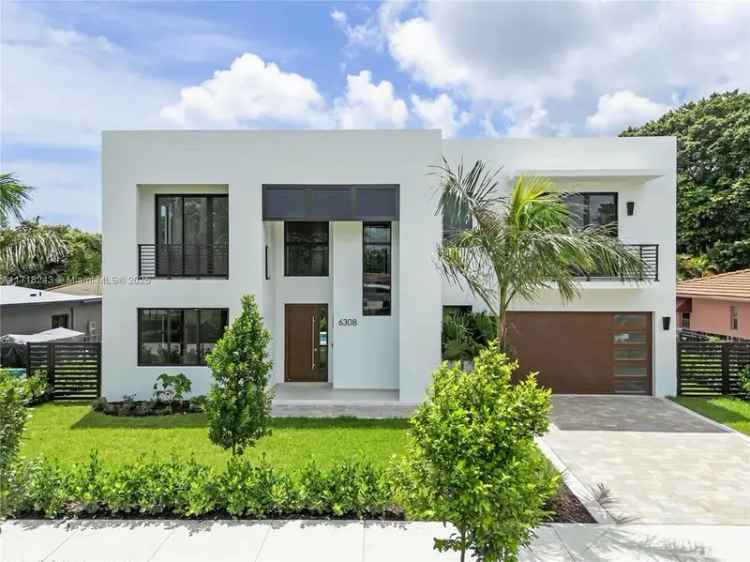 Single-family house For Sale in 6308, Southwest 26th Street, Coral Gables, Florida