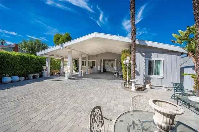 Single-family house For Sale in 4747, Don Pio Drive, Los Angeles, California