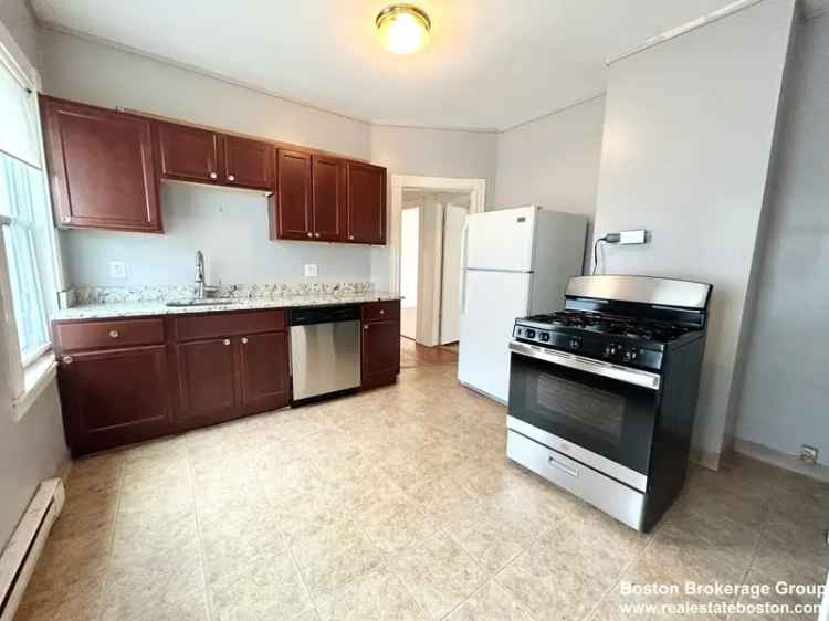 3 Bed 1 Bath Apartment in Dorchester Near UMass Boston