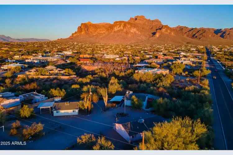 Single-family house For Sale in 843, North Arroya Road, Apache Junction, Arizona