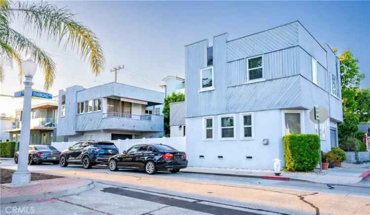 Single-family house For Sale in 201, Diamond Avenue, Newport Beach, California