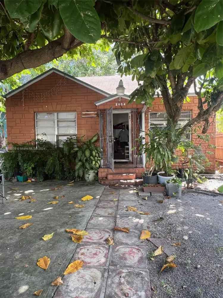 Single-family house For Sale in 2604, Southwest 9th Street, Miami, Florida