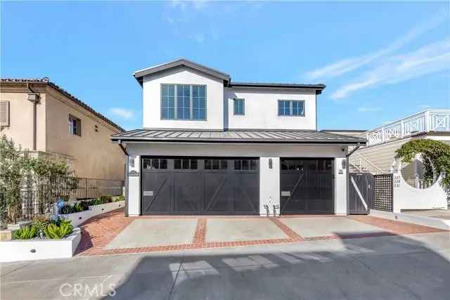 Single-family house For Sale in 221,223, Carnation Avenue, Newport Beach, California