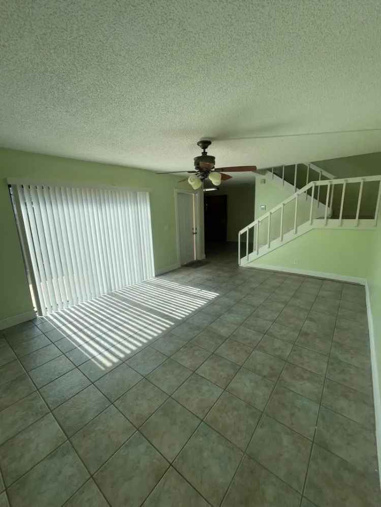 House For Sale in Palm Springs, Florida