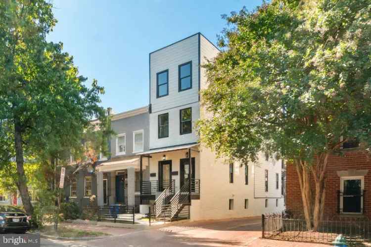 House For Sale in 726, 11th Street Northeast, Washington, District of Columbia