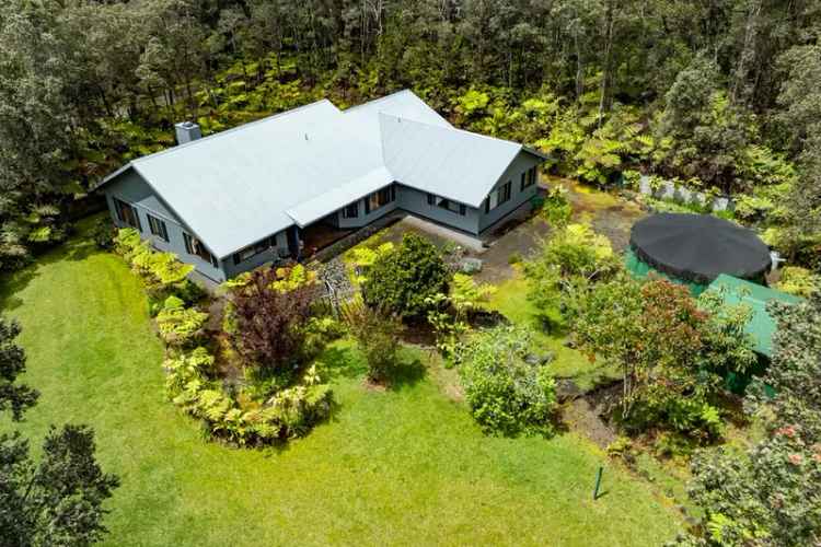 Single-family house For Sale in Volcano, Hawaii