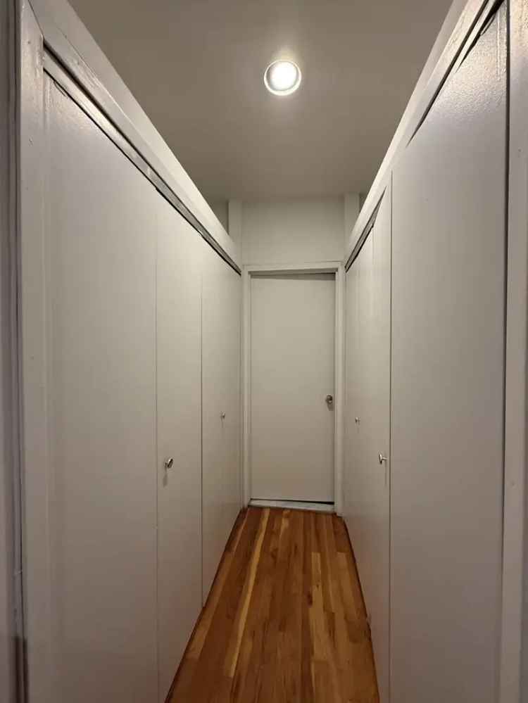 Spacious One Bedroom Apartment Near Subway and Whole Foods