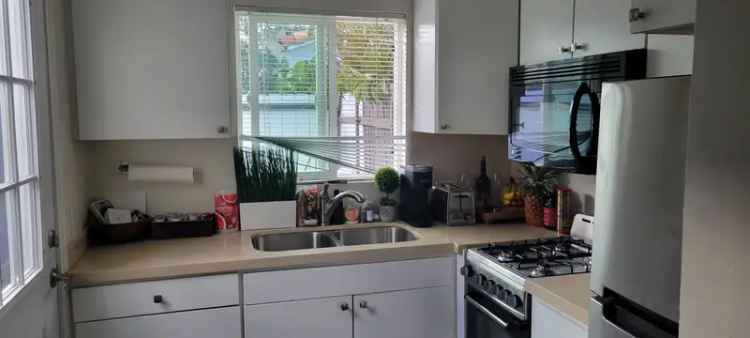 Cosy Apartment Unit Near Adams Ave with Private Garden