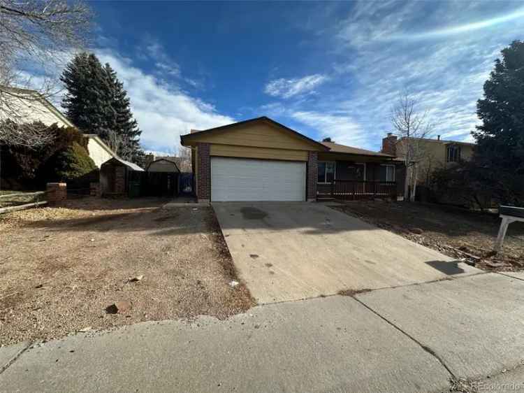 Single-family house For Sale in 2084, South Rifle Street, Aurora, Colorado