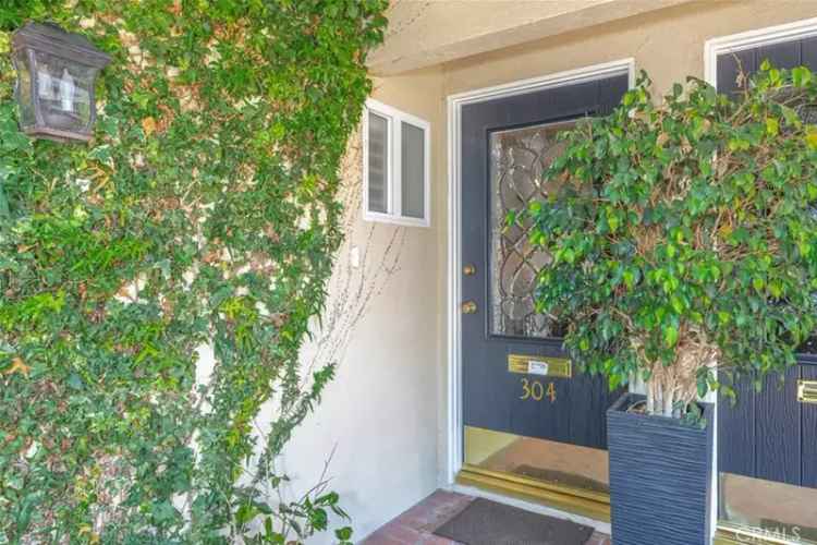 Multi-family house For Sale in 302, Portland Circle, Huntington Beach, California