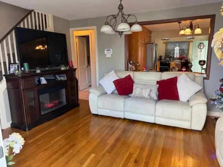 Single-family house For Sale in 31, Rockledge Drive, Waterbury, Connecticut